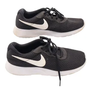 Nike Tanjun Womens 8.5 Running Shoes Black White Low Top Mesh Good thumbnail 3