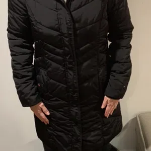 Tommy Hilfiger long black jacket EUC thumbnail 3