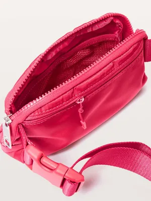 NWT Lululemon Athletica Everywhere Belt Bag 1L Fuchsia Pink thumbnail 3