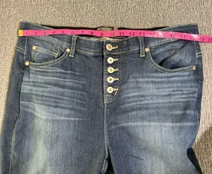 Torrid Women’s Bombshell Skinny Button Fly Jeans thumbnail 10
