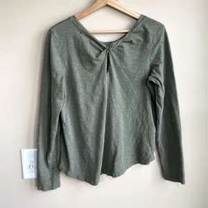 Pact organic cotton sage green long sleeved top women's size M open‎ back detail thumbnail 6