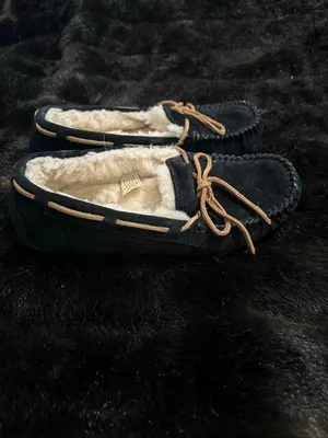 black raven UGG Dakota moccasins cozy sheepskin lining shoes loafers 6 thumbnail 2