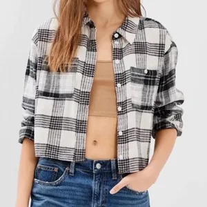 American Eagle Flannel Shirt XS Black White Plaid Cropped Button Down Cabincore thumbnail 1