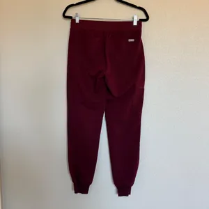 FIGS Zamora Jogger Scrub Pants Womens XS Maroon Burgundy Technical Nurse Uniform thumbnail 3