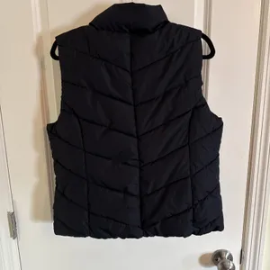 Cole‎ Haan Women's Black Chevron Quilted Puffer Vest Sz Large thumbnail 2