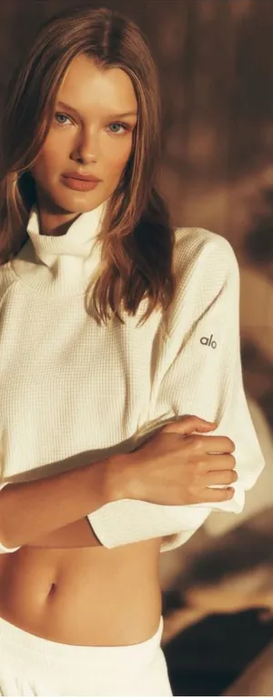 ALO Yoga | Waffle Weekend Escape Mock Neck Long Sleeve thumbnail 1