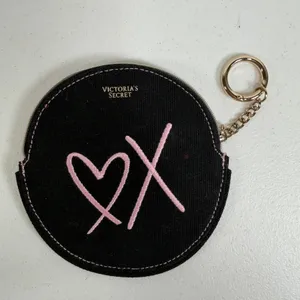 Victoria's Secret Coin Purse Keychain Black Canvas Pink Heart Zip Pouch Round thumbnail 2