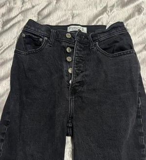 Abercrombie The Kick Flare Ultra High Rise Jeans - Black thumbnail 6