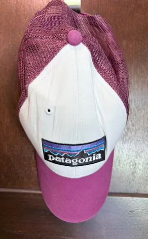 Patagonia P-6 Logo Trucker Hat Magenta Purple‎ White Mesh Snapback Cap thumbnail 1