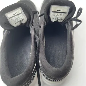 Nike Women's Black and White Athletic Sporty Running Swoosh Logo Sneakers Sz 8.5 thumbnail 6