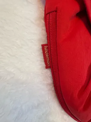 Curved Crossbody Bag Lululemon thumbnail 2