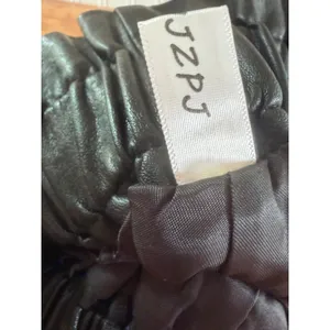 SCHHJZPJ Black Faux Leather Paperbag Waist Shorts XS‎ Pockets High Rise thumbnail 3