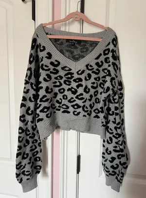 Love Tree Boutique Sweater thumbnail 1