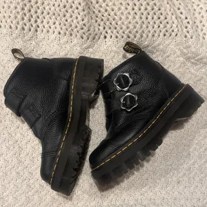 Dr Martens Devon Flowers Womens Ancle Boots 7 thumbnail 5