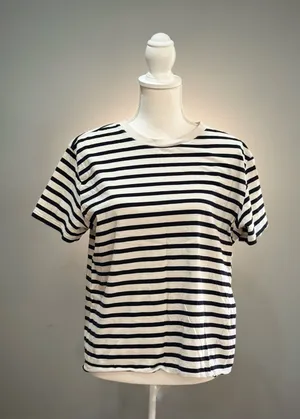 B/W H&M Striped Crewneck S/S Tee Size L EUC thumbnail 1