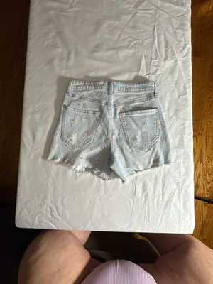 Celebrity Pink Floral Print High-Rise Distressed Cut-Off Jean Shorts Size 7/28 thumbnail 5