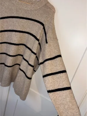 Aerie unREAL Womans M Ultra Soft Beige and Black Striped Pullover Sweater Medium thumbnail 6