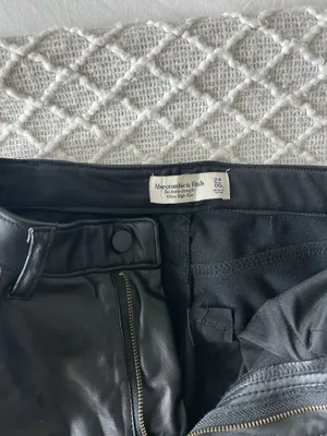 Abercrombie & Fitch Ankle Straigh Ultra High Rise Leather Pant thumbnail 2