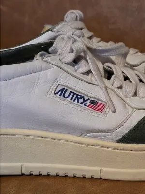 Autry Women’s White and Green Low-Top Sneakers thumbnail 4