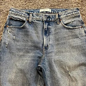 Abercrombie & Fitch Light‎ Wash Distressed Mom High Rise Jeans Size 31/12 thumbnail 5