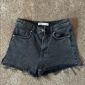 Zara Black Jean Shorts High-Waisted Frayed Hem thumbnail 1