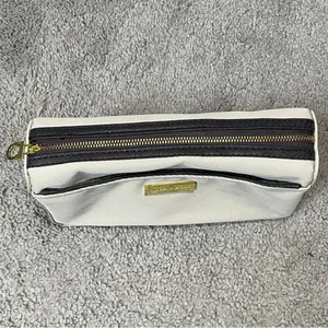 Salvatore Ferragamo Saudia‎ Ivory Travel Cosmetic Bag thumbnail 4
