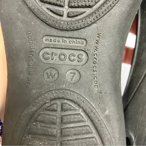 Black Crocs sling back shoes‎ size 7 thumbnail 6