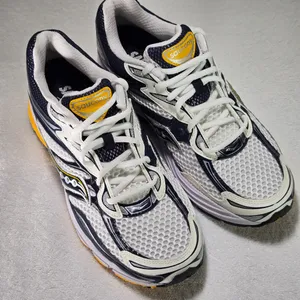 Saucony ProGrid Omni 9 White Navy Yellow Unisex Sneakers Size 9 NWOT thumbnail 1