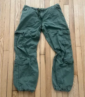 Hollister Green Cargo Pants thumbnail 1