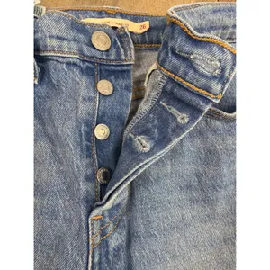 Levis Premium Wedgie Straight Jeans Womens 26 Blue High Rise Button Fly Denim thumbnail 7