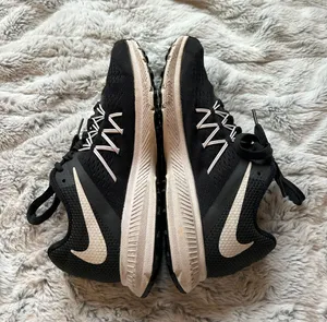 Nike Tennis Shoes thumbnail 5