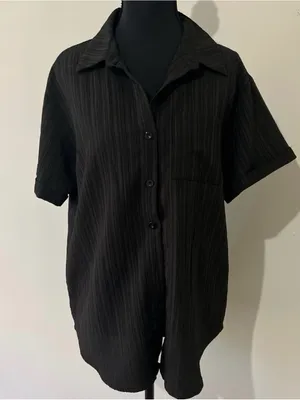 Relaxed Layering Black Short-Sleeve Textured Button-Down Shirt Small thumbnail 2