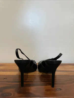 New! DKNY Slingback Pumps Black Heels Chain & Charms Detail Size 8.5 thumbnail 7