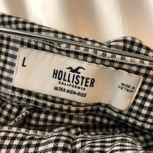 Hollister Womens Ultra High Rise Skinny Pants Plaid Black White Blue L thumbnail 3