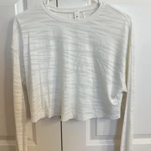 Lululemon Mesh Long Sleeve thumbnail 3
