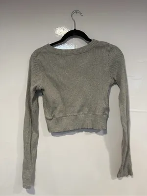 Alo Yoga Cropped Ribbed Long-Sleeve Top - Light Gray‎ thumbnail 3