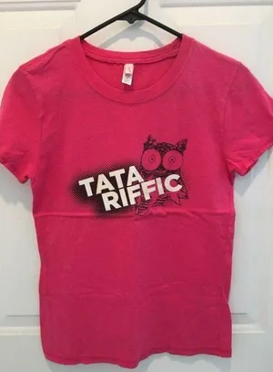 New Hooters T-shirt Tata-riffic from Chicago Size Medium thumbnail 1