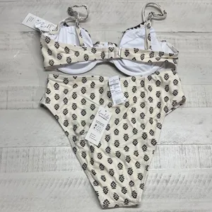 BOGO Cupshe GEO Shell Stitch Bikini Top & High-Waisted Bottoms Set thumbnail 2
