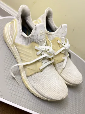 adidas UltraBoost Women’s Sneakers Shoes Size 10 thumbnail 1
