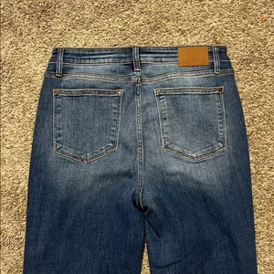 Judy Blue High Rise Medium Wash Destroyed Knee & Frayed Hem Straight Leg‎ Jeans thumbnail 7