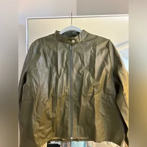 NEW Green Vegan Leather Classic Moto Biker Zipper Jacket XL thumbnail 3