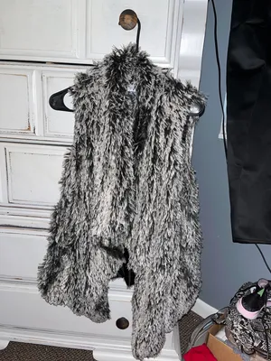 Furry Vest Size M thumbnail 1
