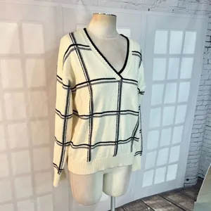 Moth Anthropologie Black White Windowpane Plaid V-Neck Sweater Size Medium thumbnail 5