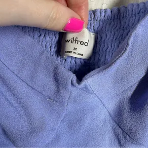 Aritzia Wilfred Purple Novella Puff Short‎ Sleeve Cropped Top thumbnail 3