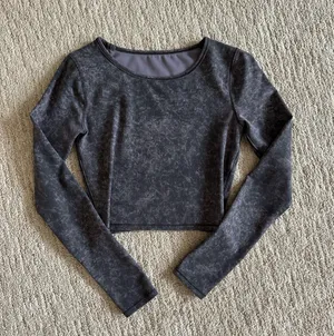 Lululemon Long Sleeve thumbnail 2