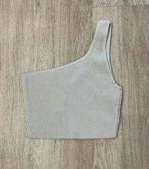 aritzia tank top  thumbnail 1