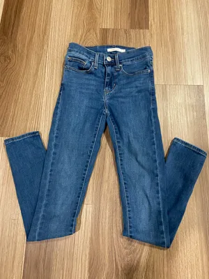 Levi's Slimming Skinny Jeans thumbnail 1