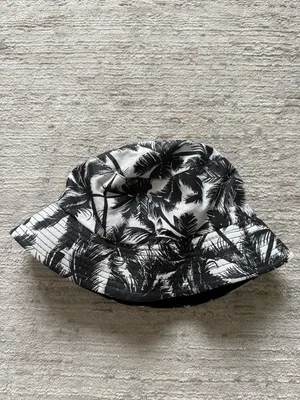 Monochrome Palm Print Bucket Hat Black thumbnail 2