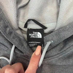 The North Face Women's Horizon Performance Fleece Hoodie Heather Grey Crop Sz L thumbnail 3