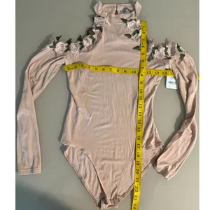 Sz Small '90s Vibe Pink Flower Applique Bodysuit Cold Shoulder thumbnail 3